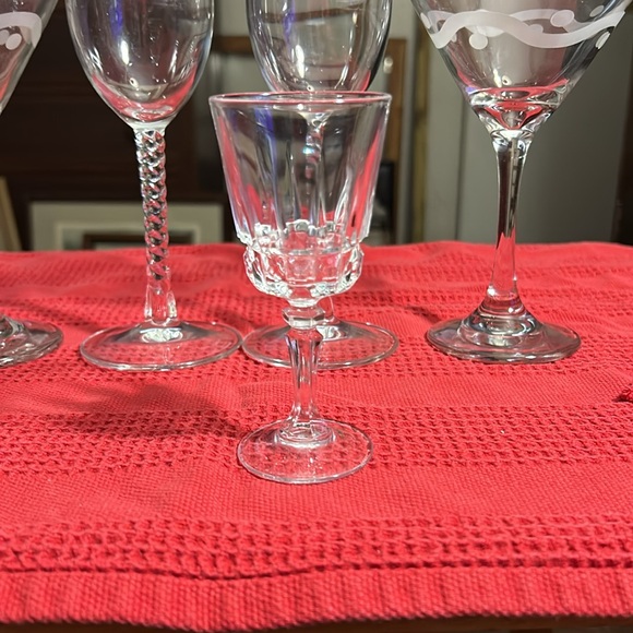 Nice drinking glasses - Picture 2 of 4